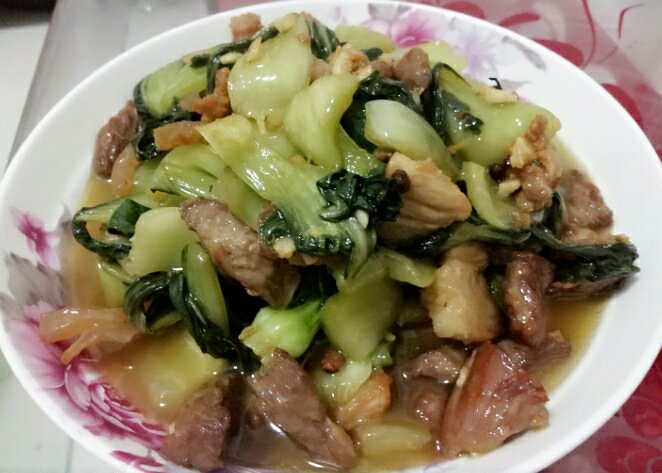 五花肉焖上海青的做法