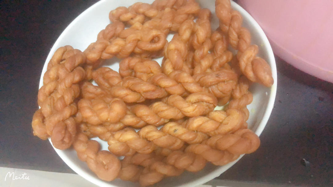 酥脆咸味小麻花