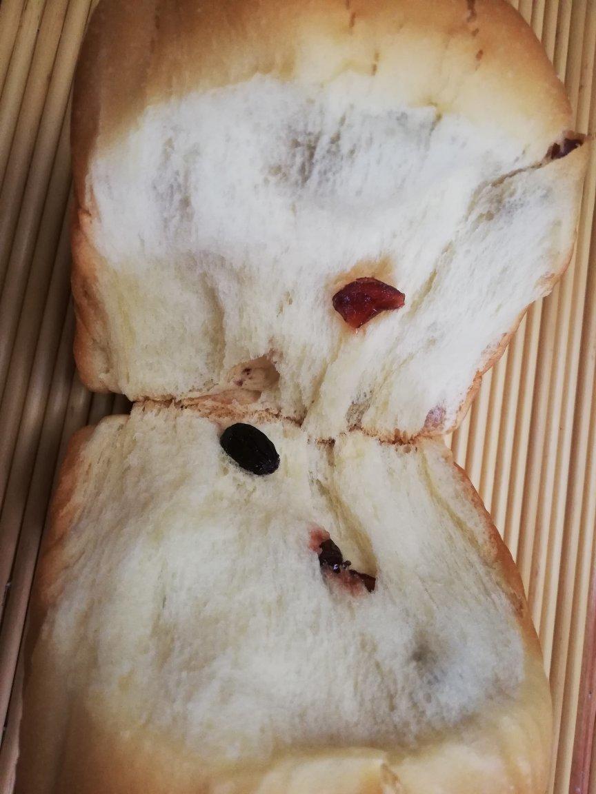 酒渍葡萄干吐司