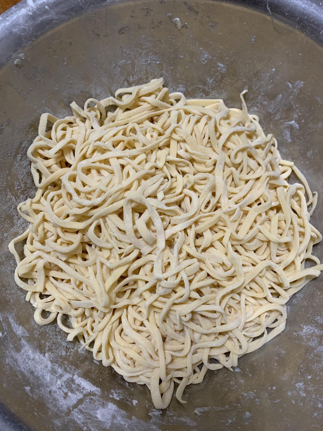 鸡蛋手擀面，劲道十足