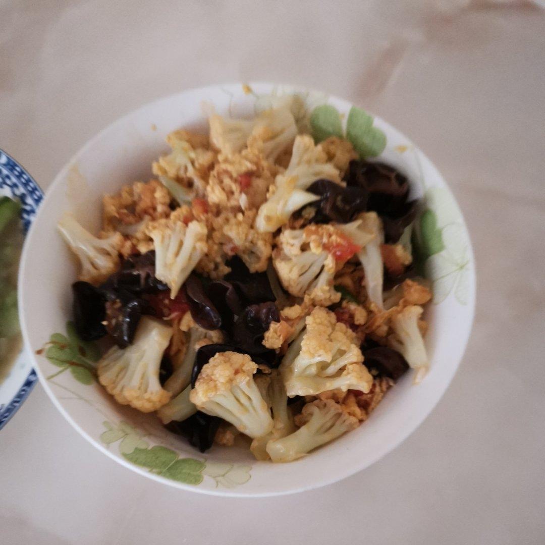 香甜低脂好吃到飞起-花菜木耳炒鸡蛋