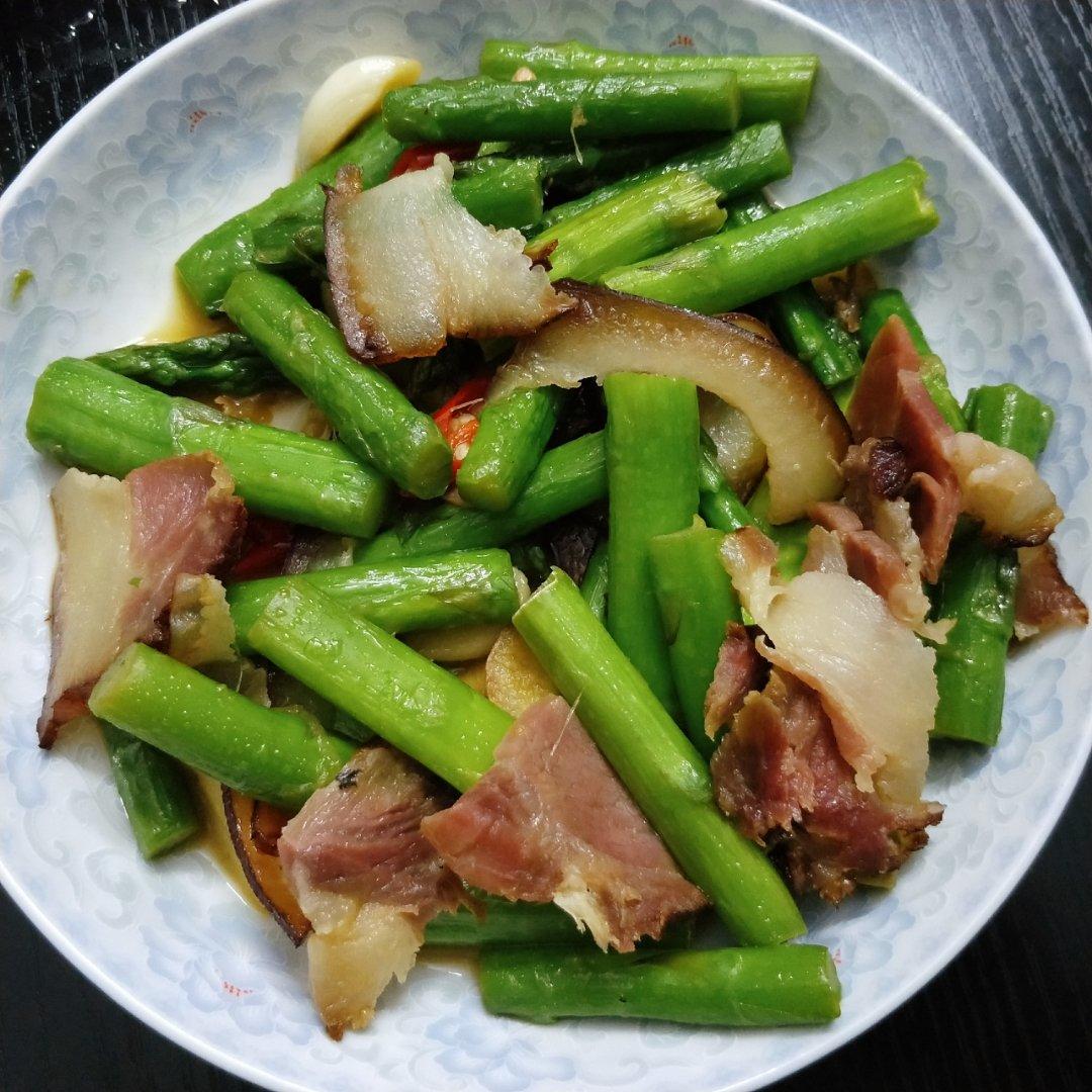 腊肉炒芦笋