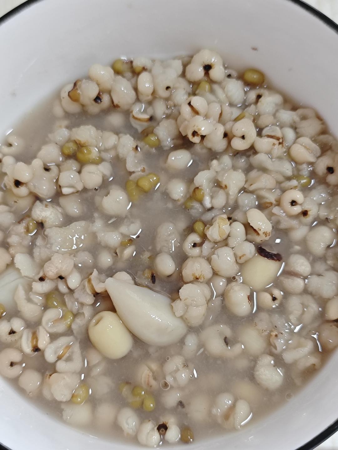 绿豆莲子薏米粥