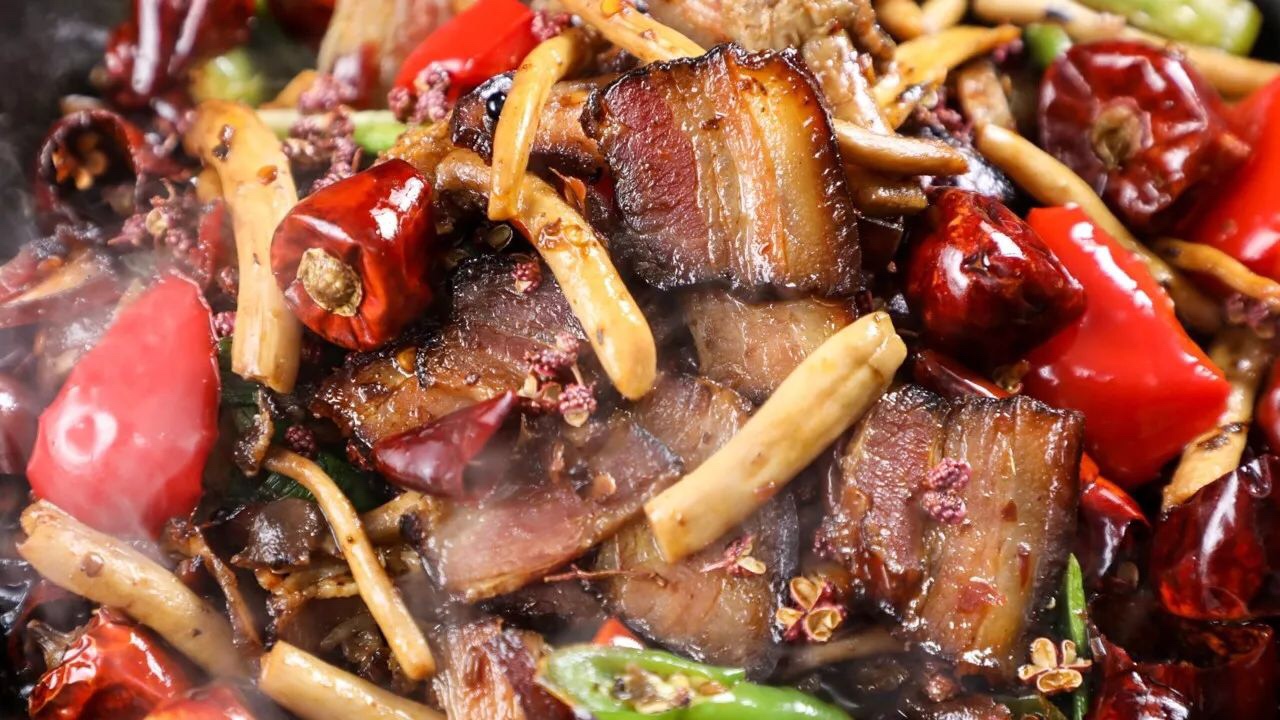 干锅腊肉：巧用腊肉，做热气腾腾的干锅菜！