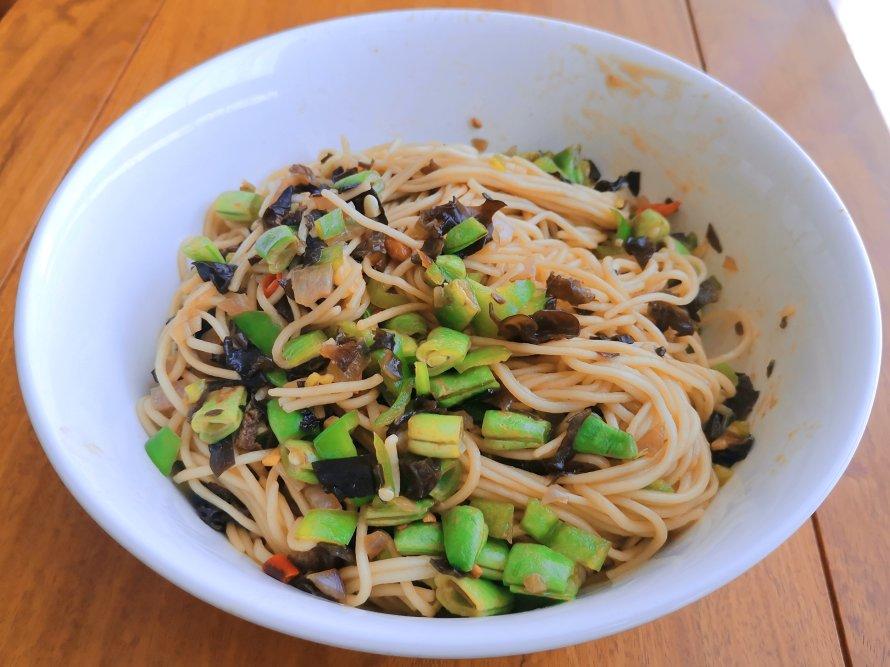 单身食谱～豆角拌面