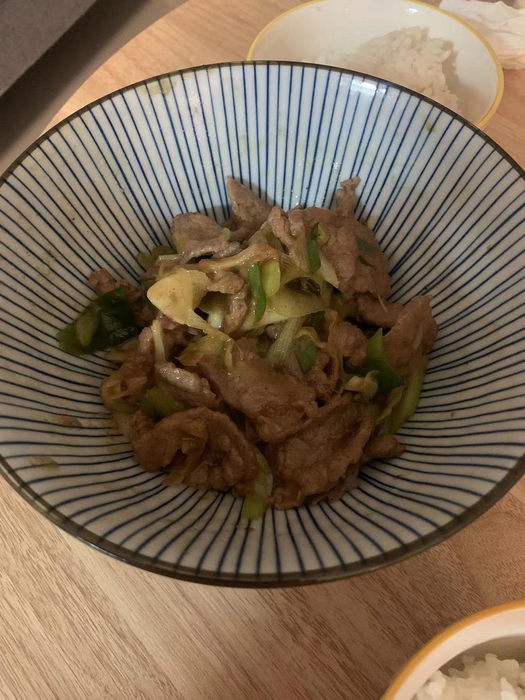 葱香浓郁的葱爆牛肉