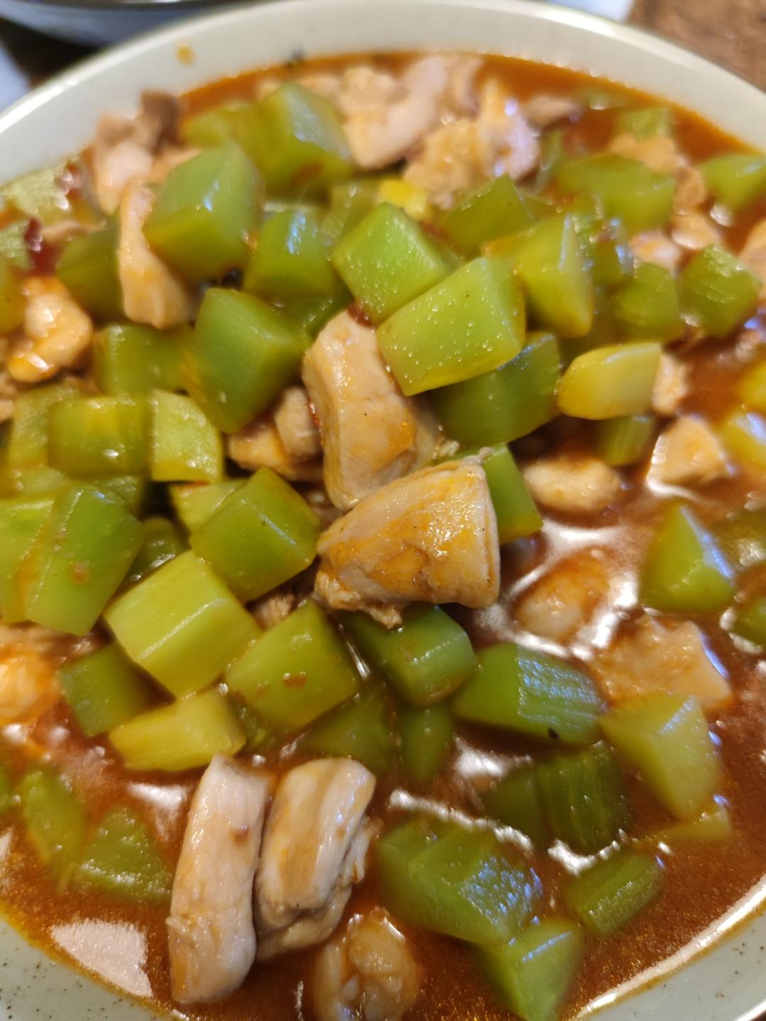 家常快手宫保鸡丁，小朋友也能吃的微辣版，小白也能复刻95%形似，90%味道！