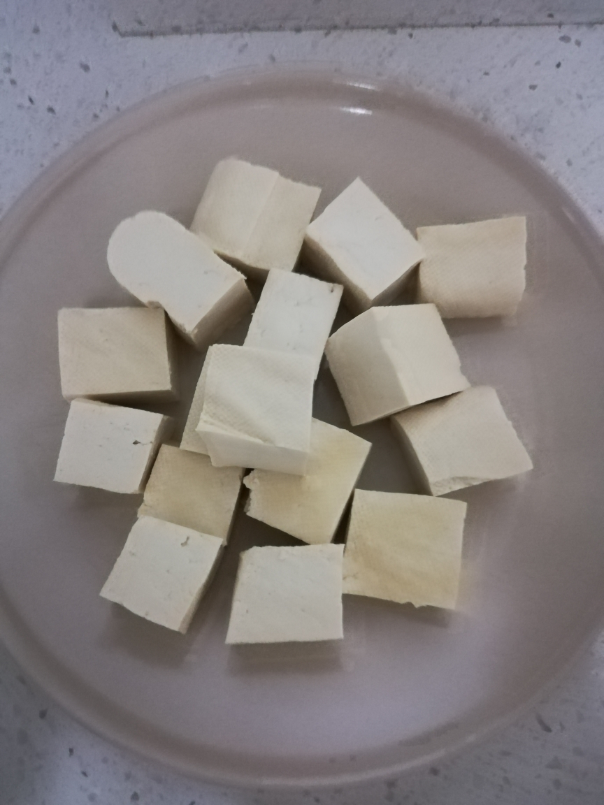 蒜香西红柿烩煎豆腐的做法 步骤2