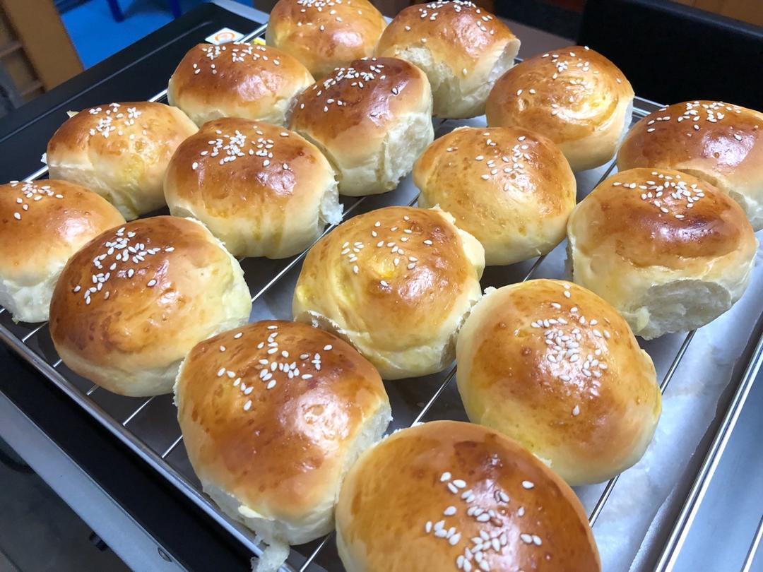 大人小孩都爱不释口的【蜂蜜牛奶小餐包】