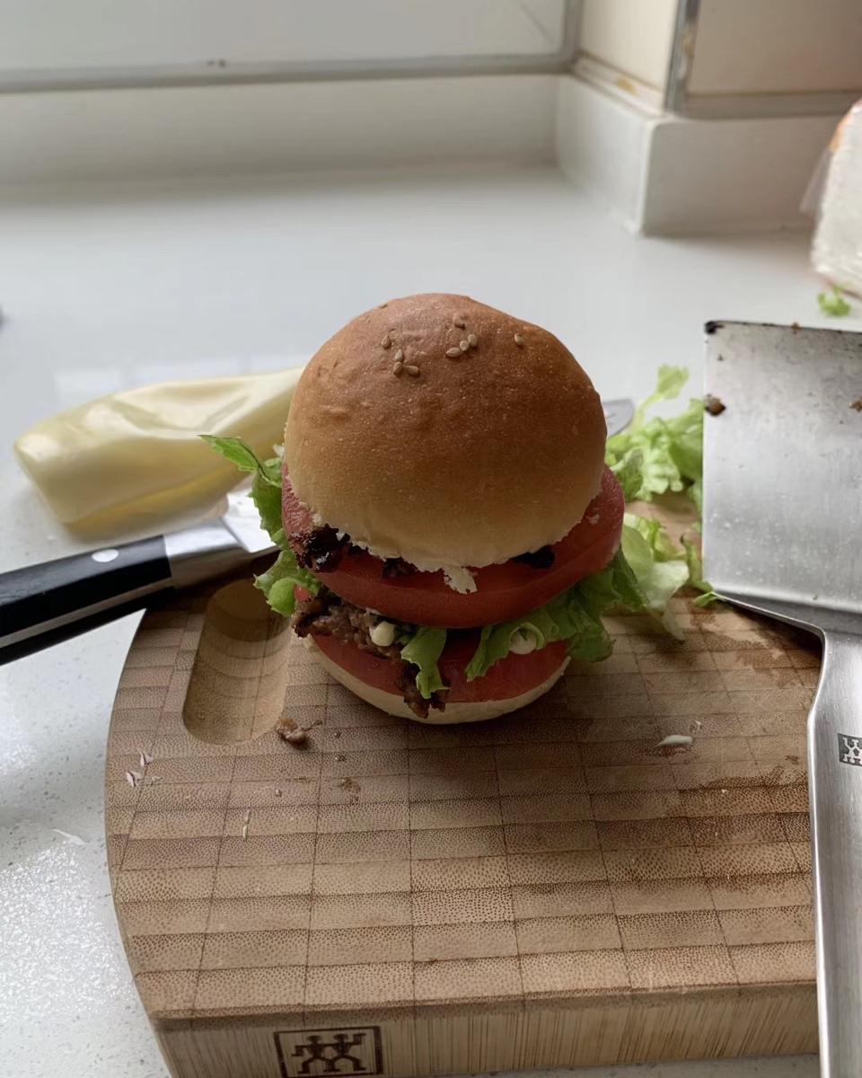 肉多汁的快手汉堡牛肉饼