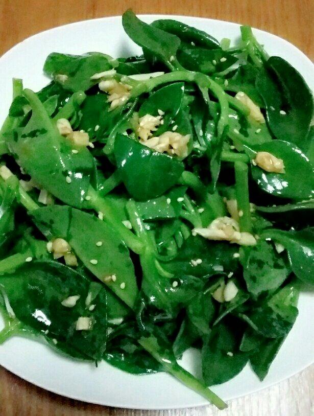 莞尔咖啡做的凉拌田七叶