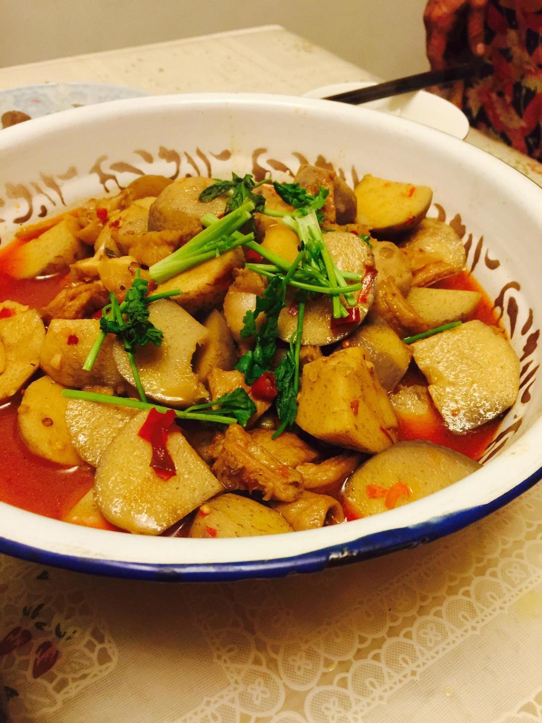 芋儿烧肥肠的做法