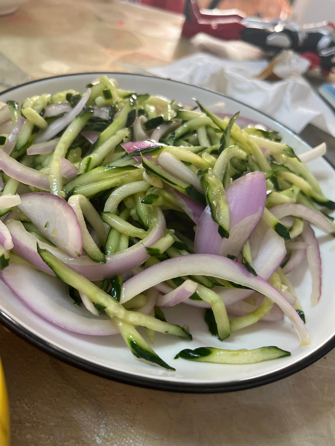 夏天必吃的一道开胃凉菜(洋葱黄瓜拌辣椒)清爽可口