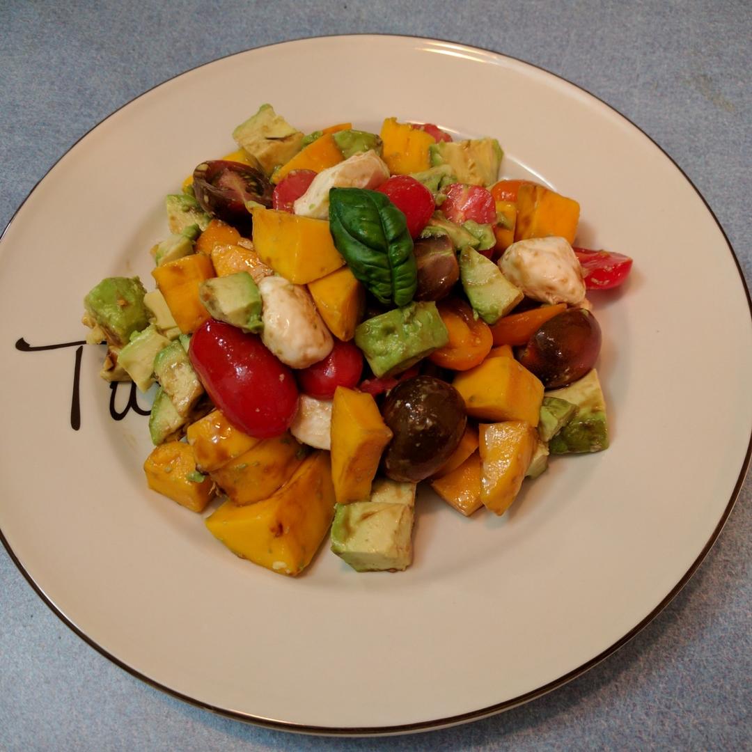 牛油果芒果沙拉