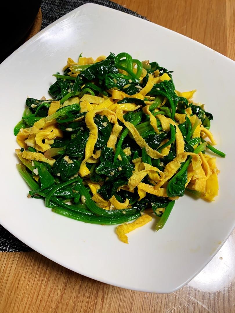 堂妈小厨——鸡蛋皮拌菠菜