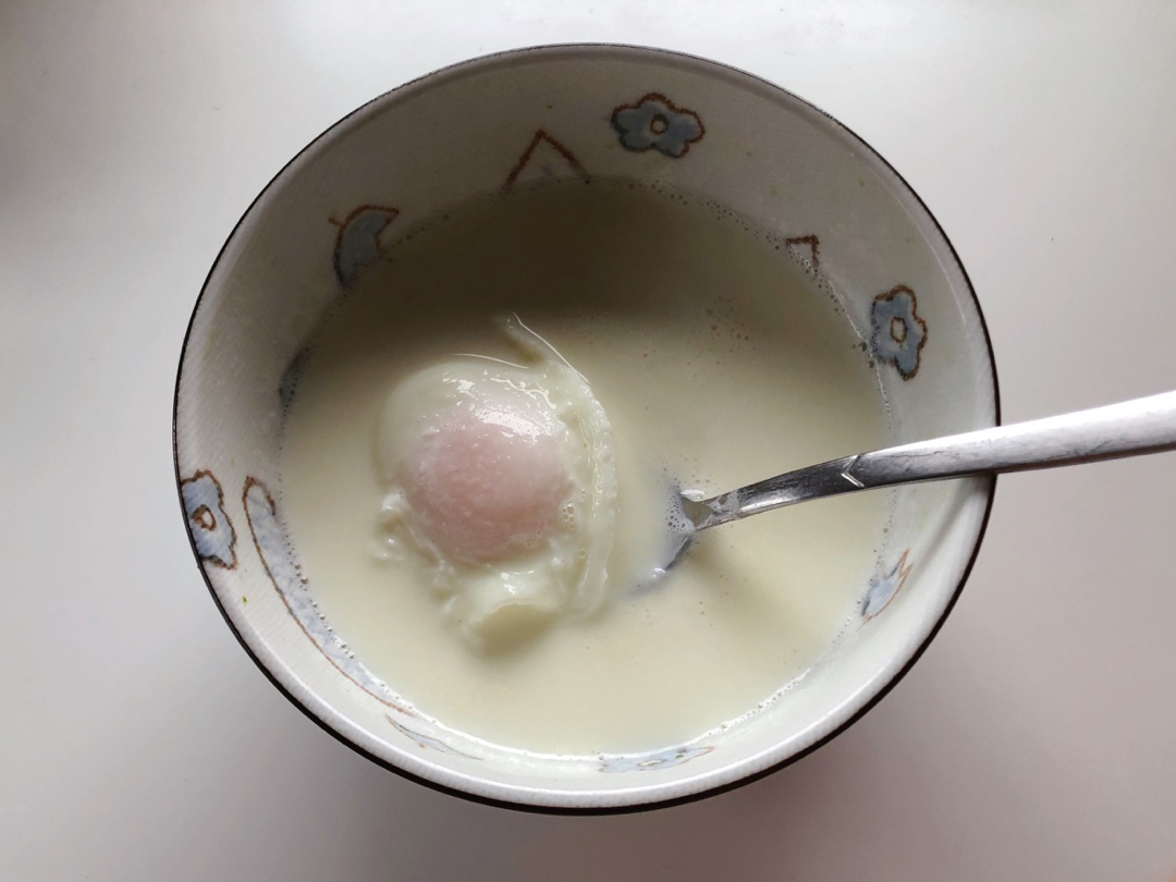 水煮蛋牛奶图片