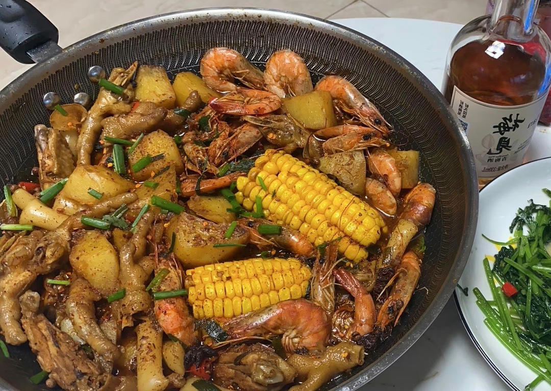 鲜香入味的鲜虾鸡翅玉米煲|美味一锅端