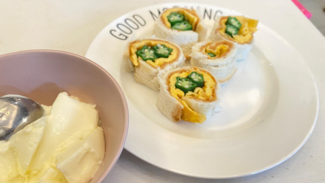 鸡蛋秋葵吐司卷