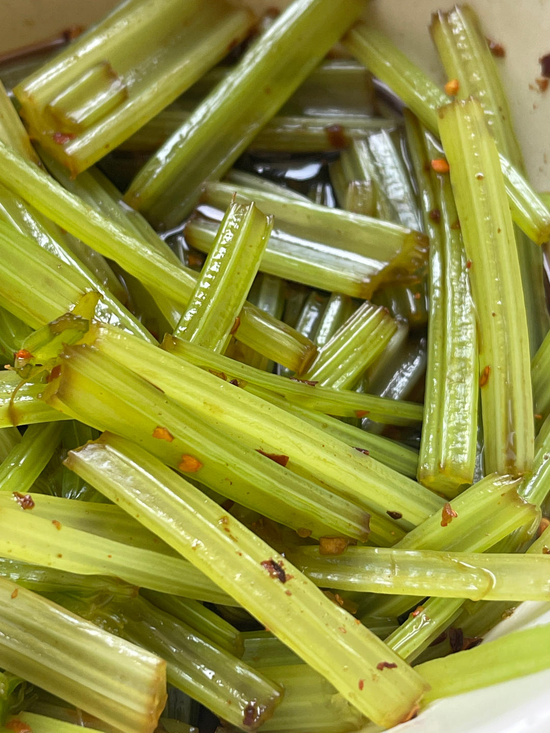 芹菜这样做有毒，吃一次爱一次