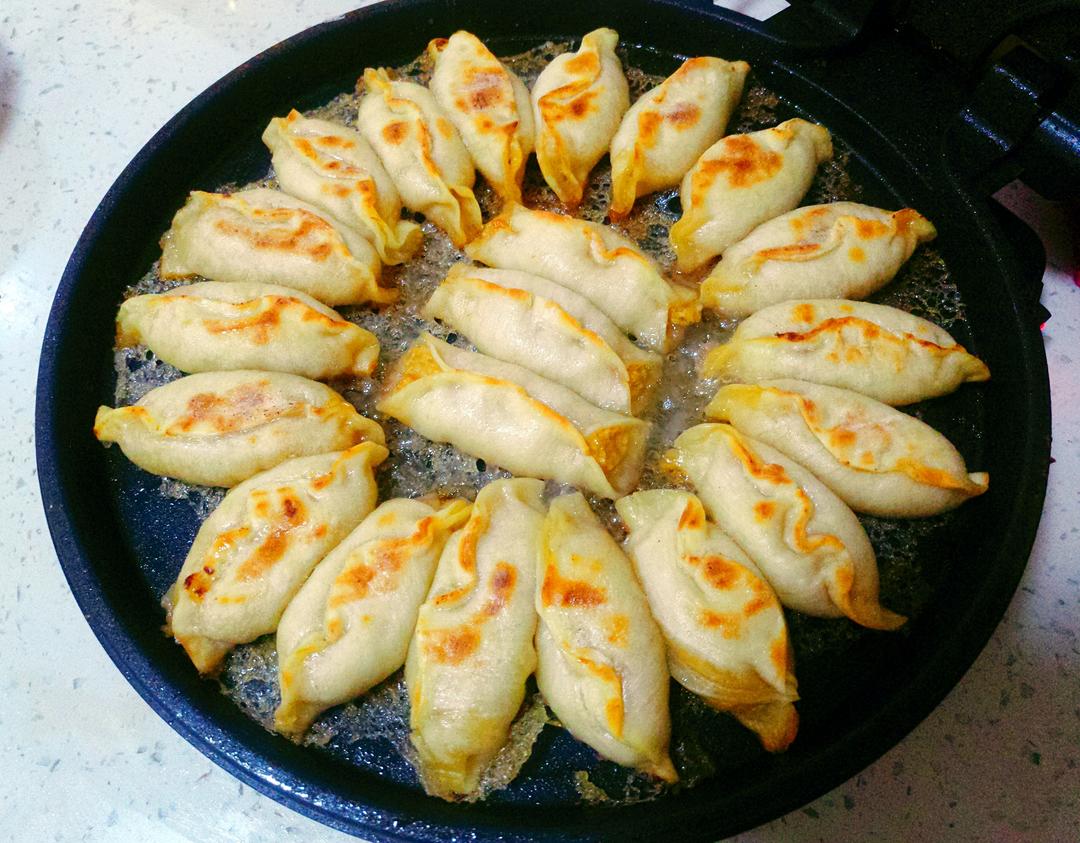 猪肉白菜玉米馅儿煎饺饺97的做法