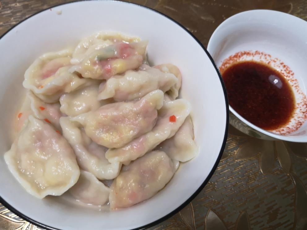 胡萝卜鸡蛋虾滑饺子的做法