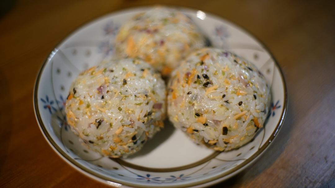 西兰花三文鱼饭团