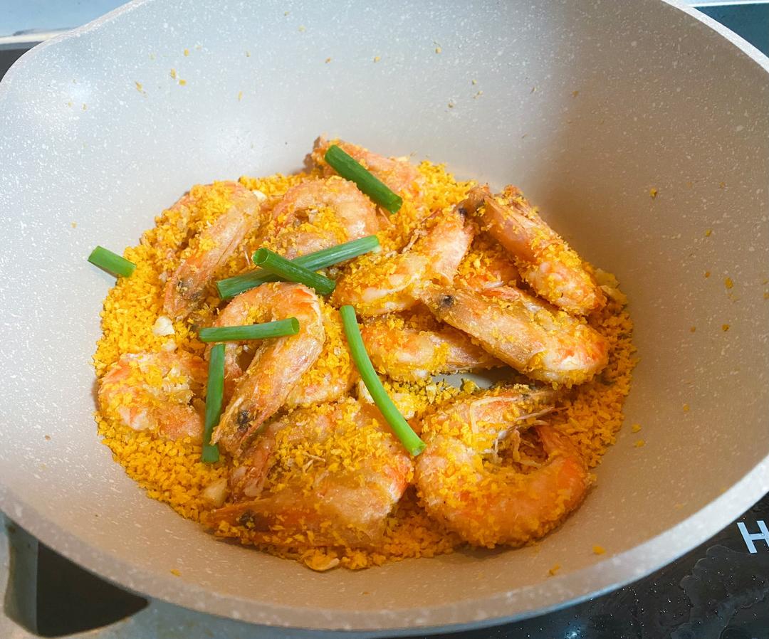 避风塘炒虾🍤面包糠炒一炒也太好吃了吧的做法