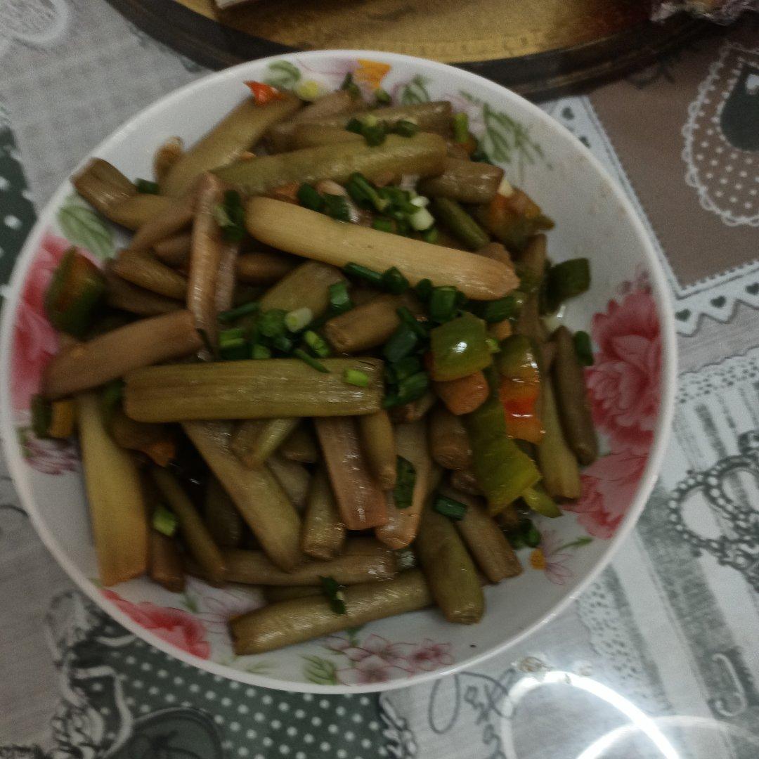 清炒鸡头包梗子