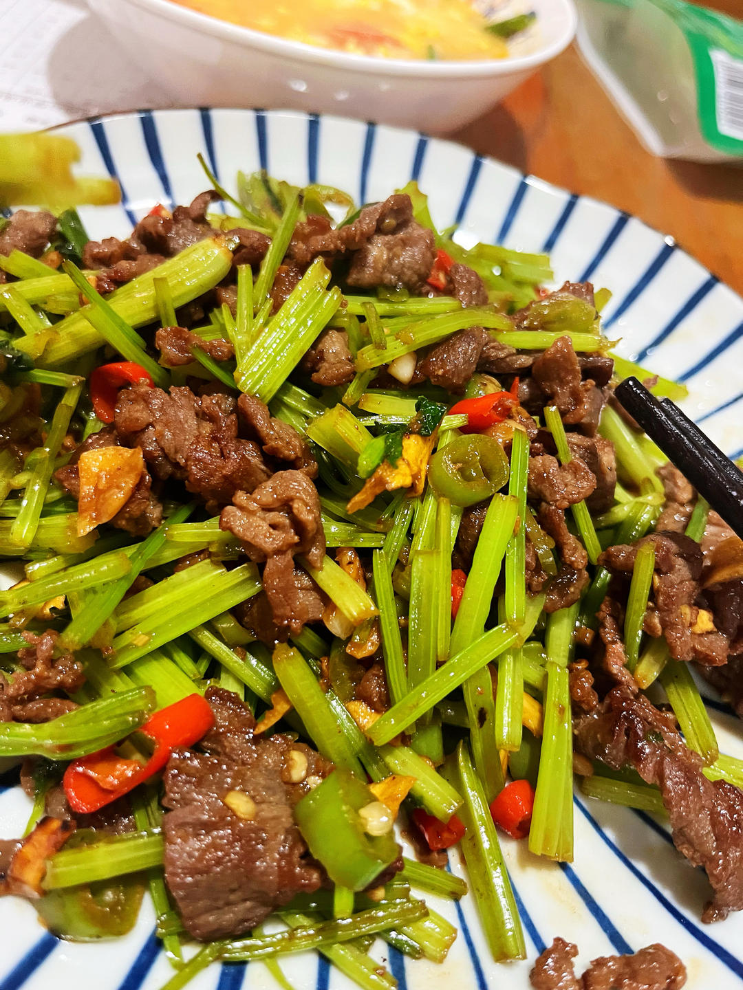 野芹菜炒牛肉（鲜嫩）