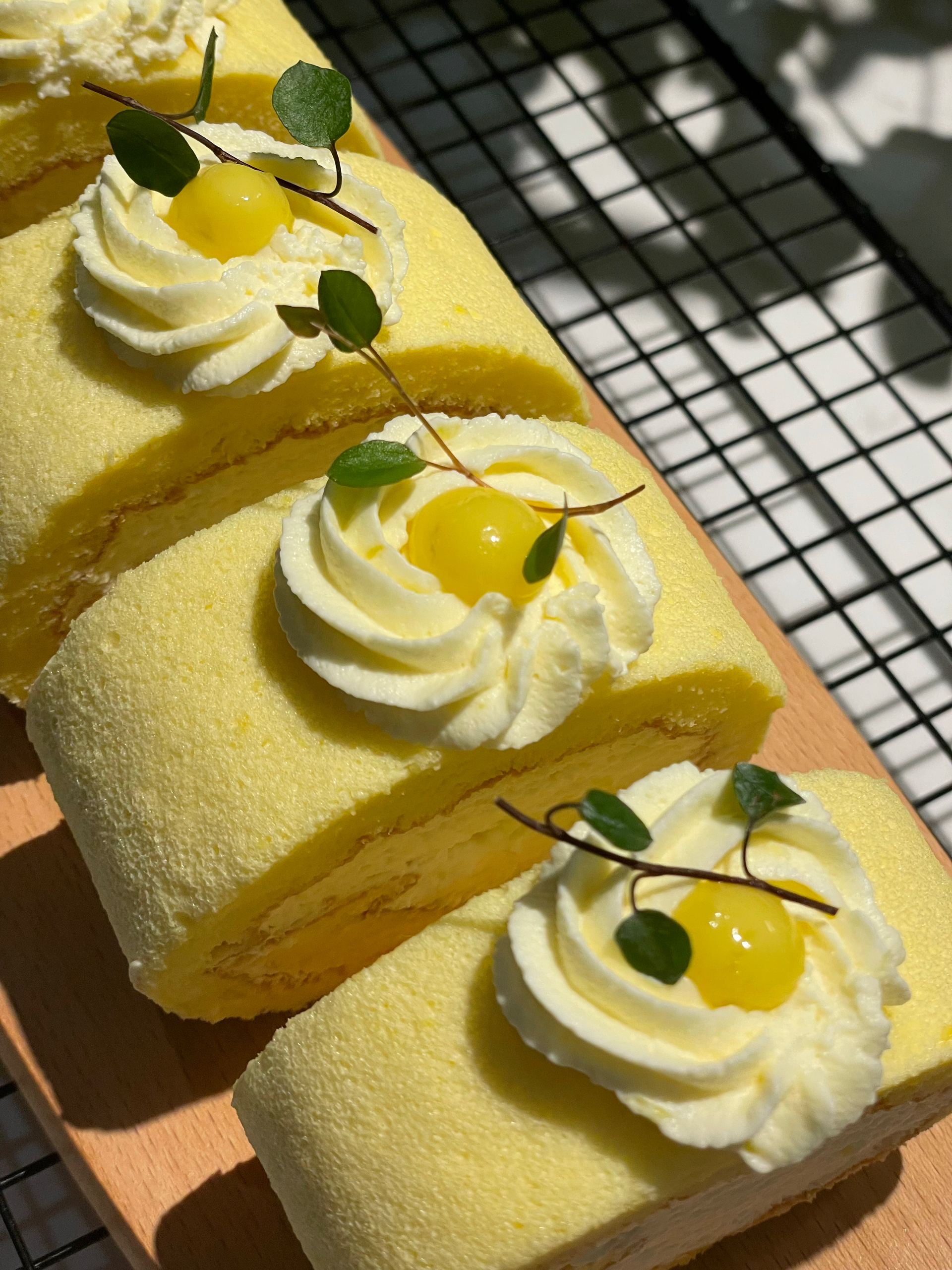 柠檬奶油蛋糕卷，超好吃的柠檬香缇奶油做法