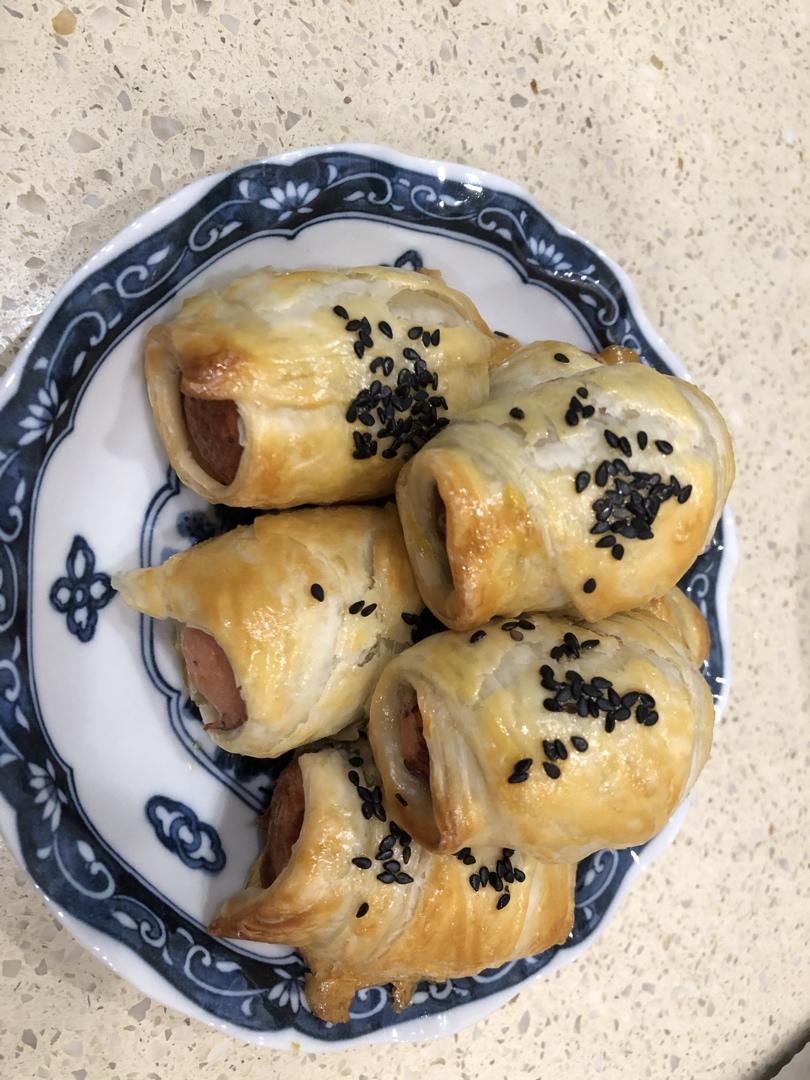香肠酥皮卷：手抓饼皮还能这样吃，不用和面快速搞定早餐