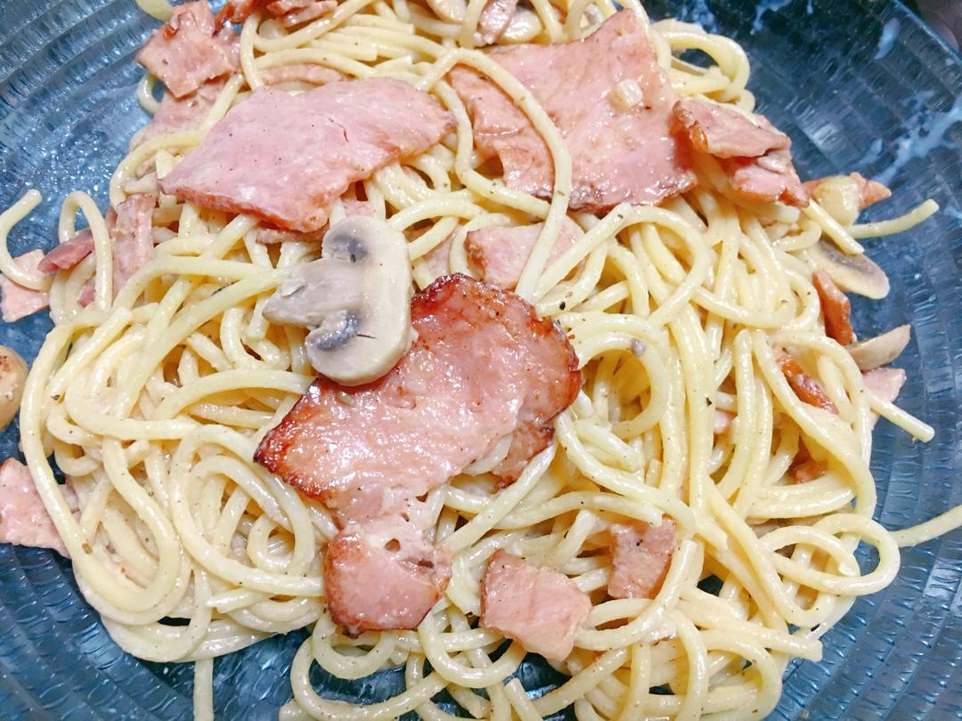 吃了还想吃的奶油蘑菇培根意面