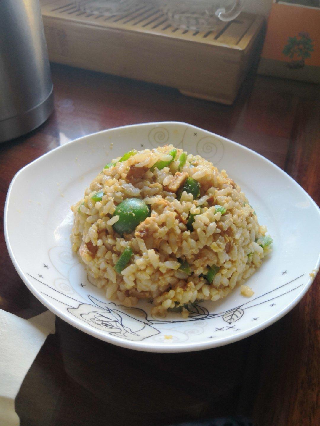 鸡肉鸡蛋炒饭