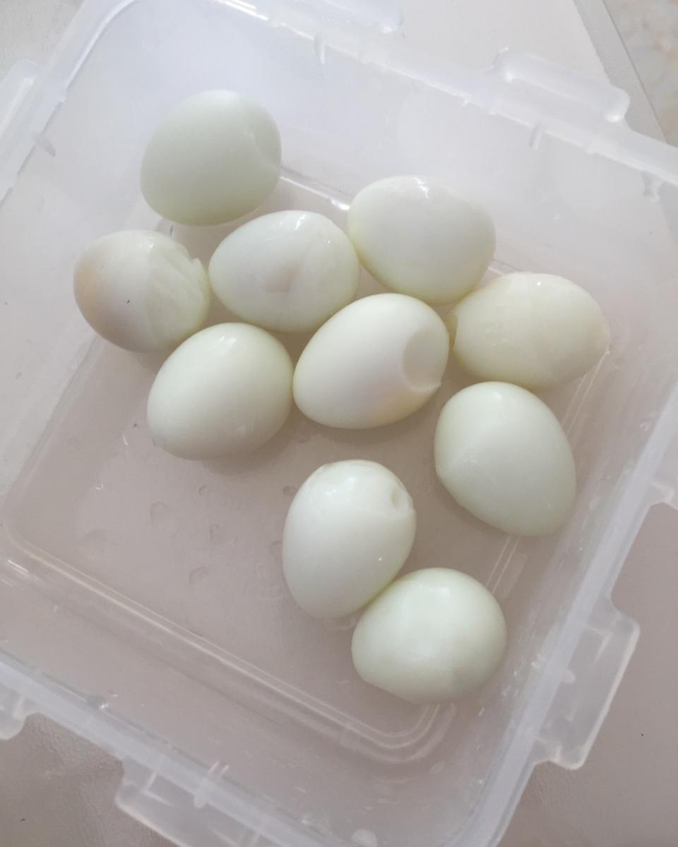 鹌鹑蛋剥壳
