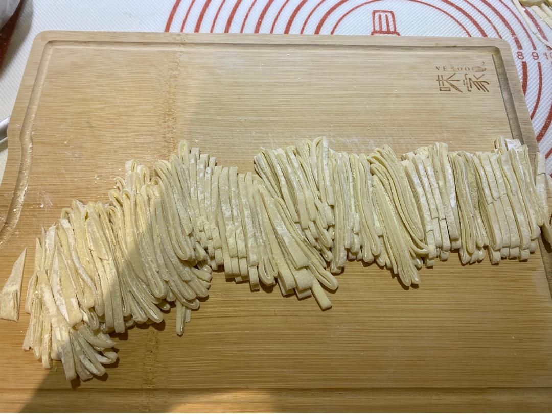 【小高姐】手擀肉臊面  手工做出口感劲道的擀面条