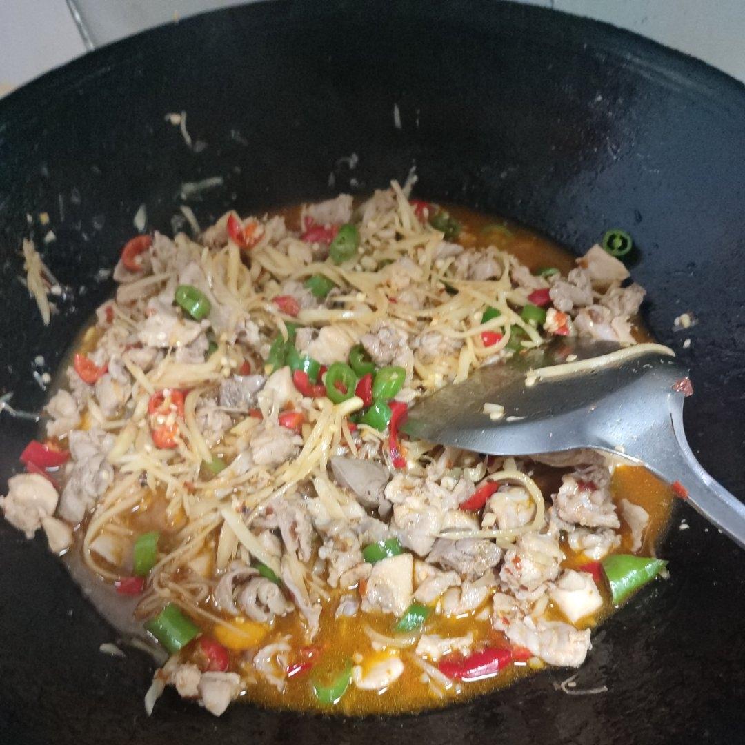 【创意小厨娘】家庭版鲜锅兔——兔肉嫩滑，麻辣爽口，这是一道下饭下酒的硬菜。