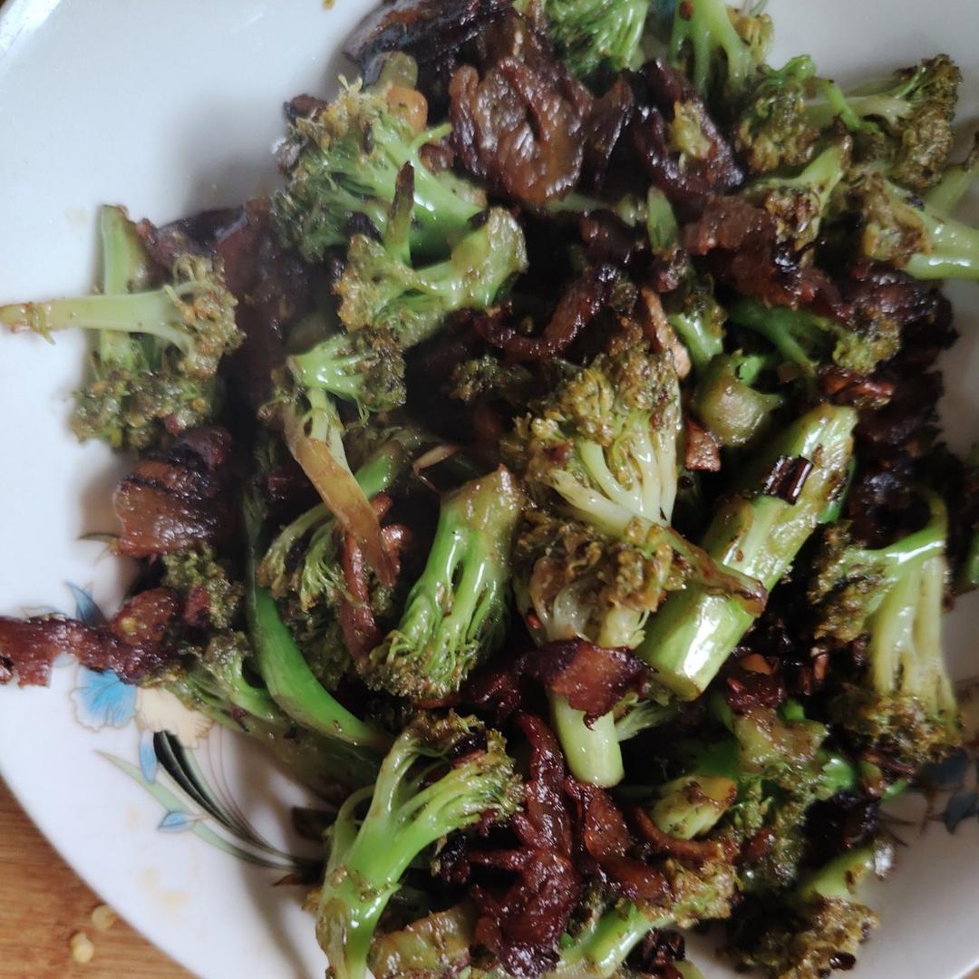 腊肉腊肠炒有机花菜