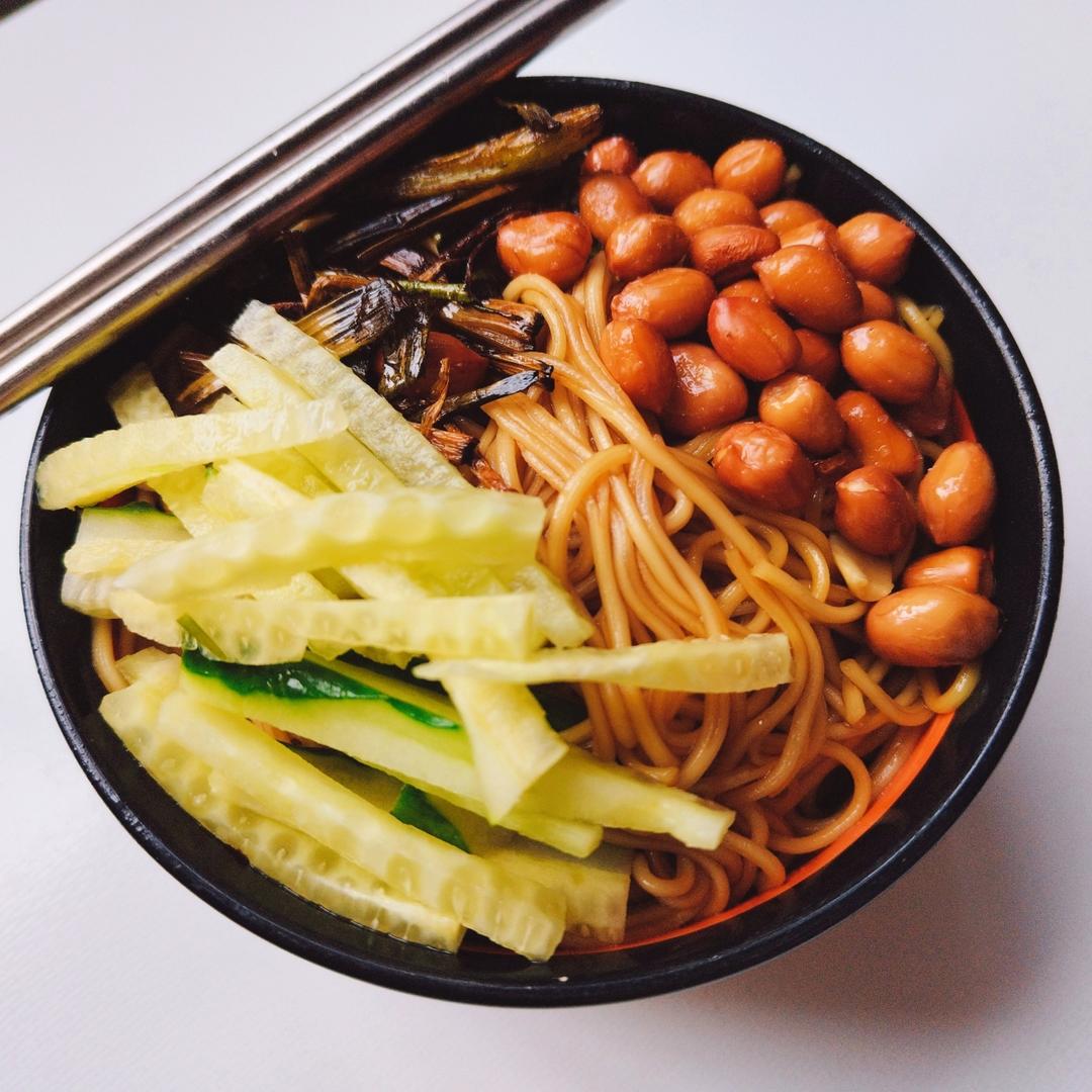 10分钟搞定的一碗葱油拌面