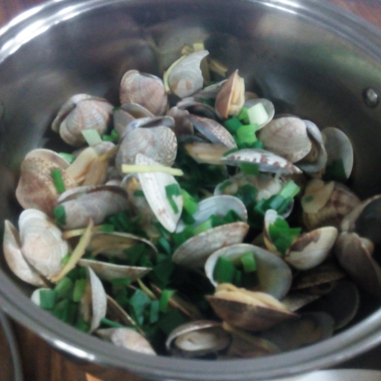 深夜食堂第十三话の 酒蒸蛤蜊