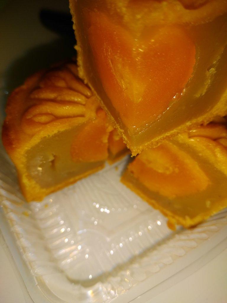 广式月饼——蛋黄莲蓉月饼