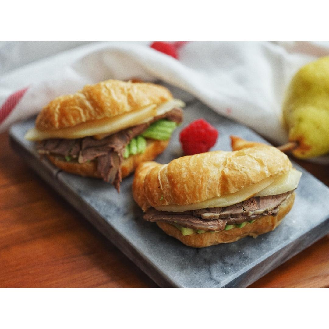 10分钟早餐-牛角包三明治