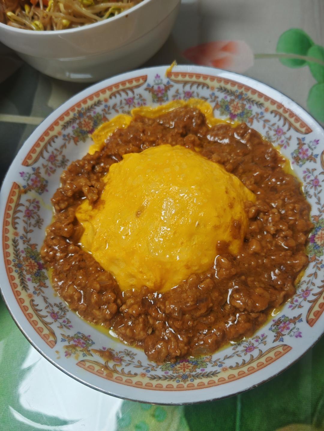 咖喱肉末蛋包饭