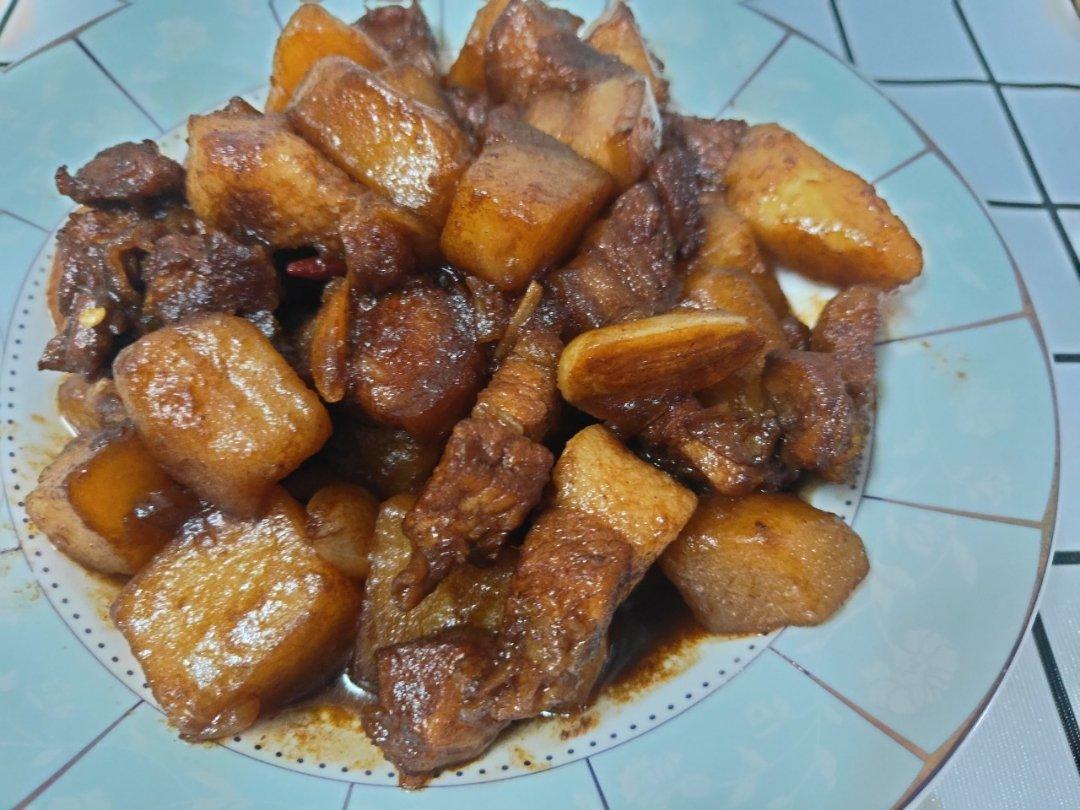 红烧肉炖土豆