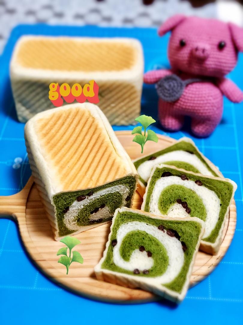 清香柔软的抹茶红豆吐司