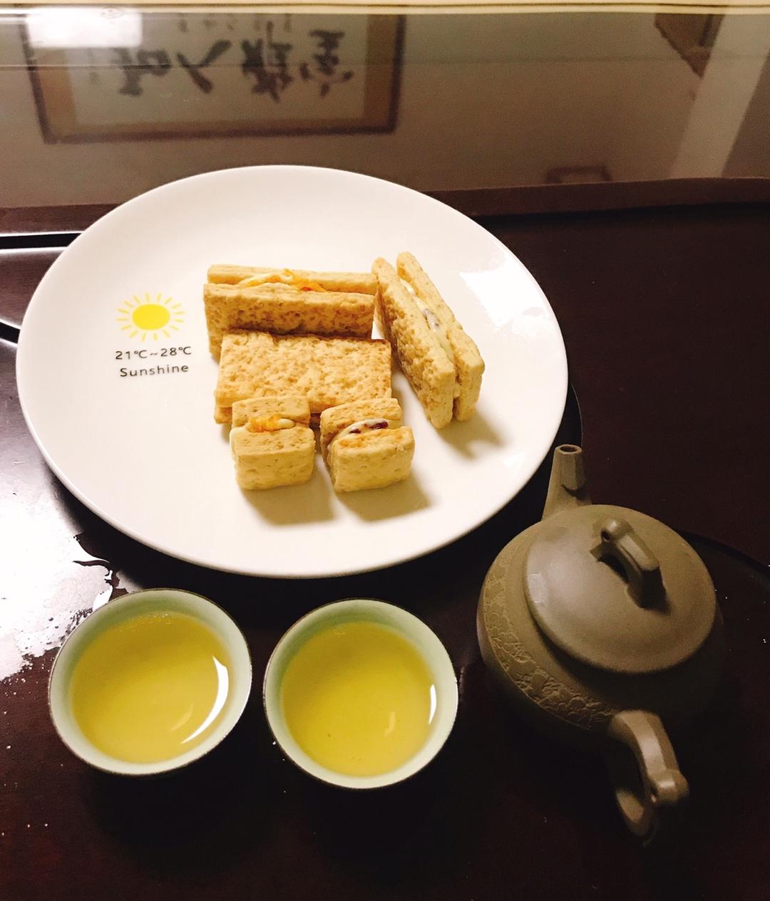咸蛋黄牛扎酥