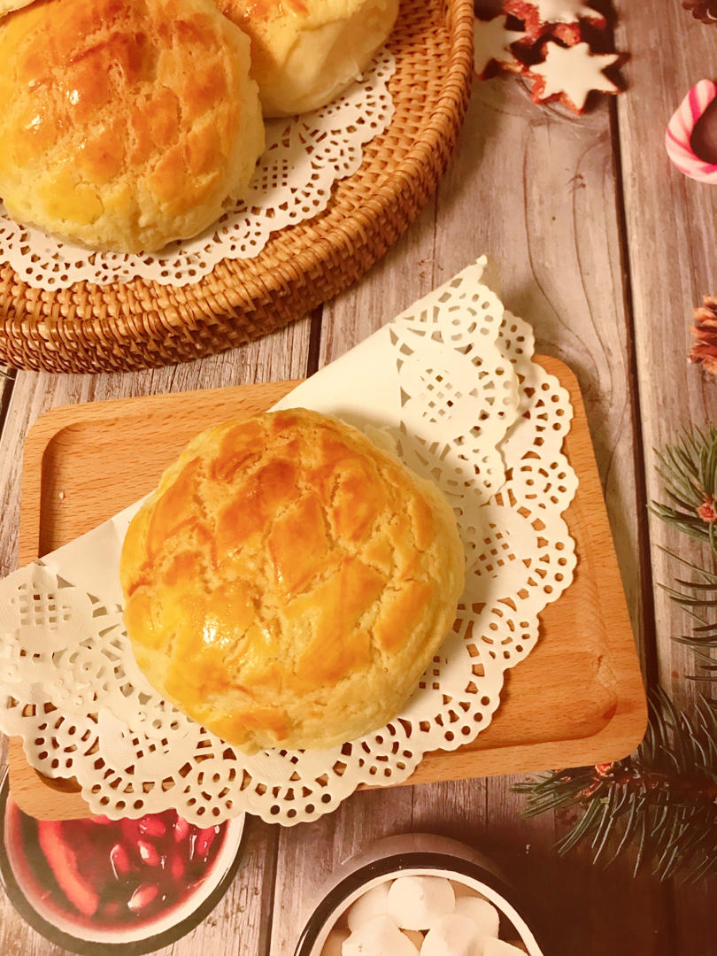 好吃到炸裂的港式菠萝包（附带制作酥皮的小视频）