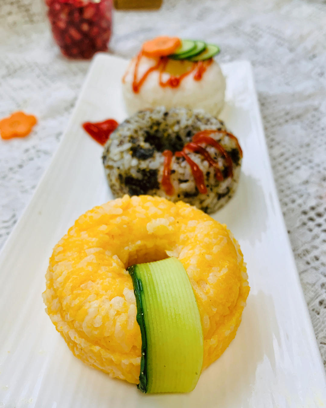 甜甜圈腌菜饭团