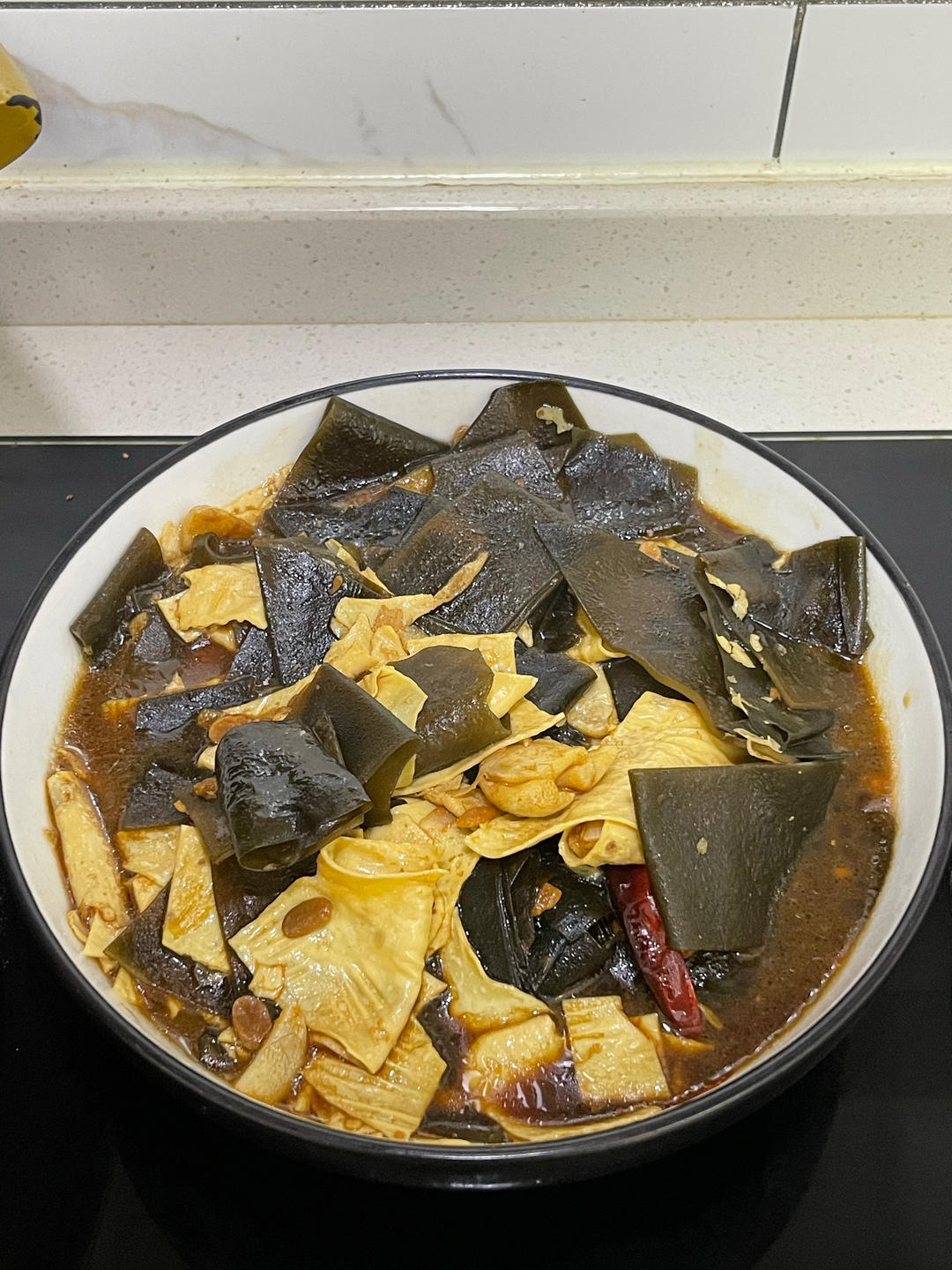 海带炖豆皮