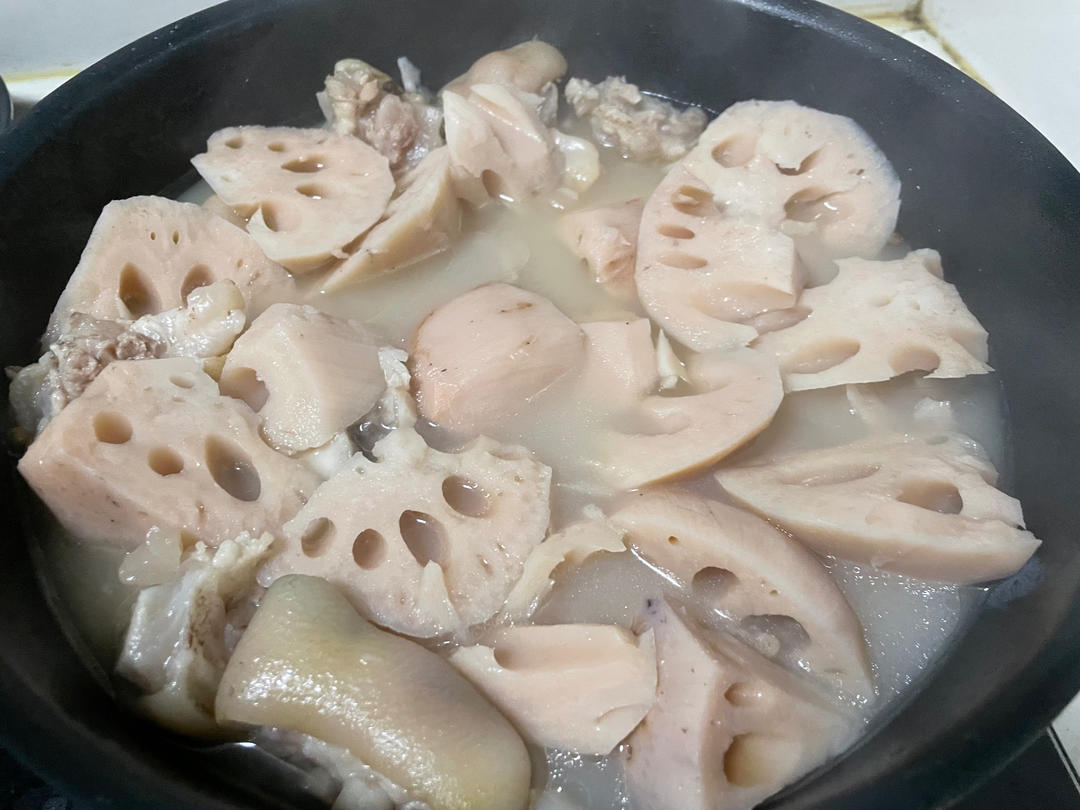 猪蹄炖藕