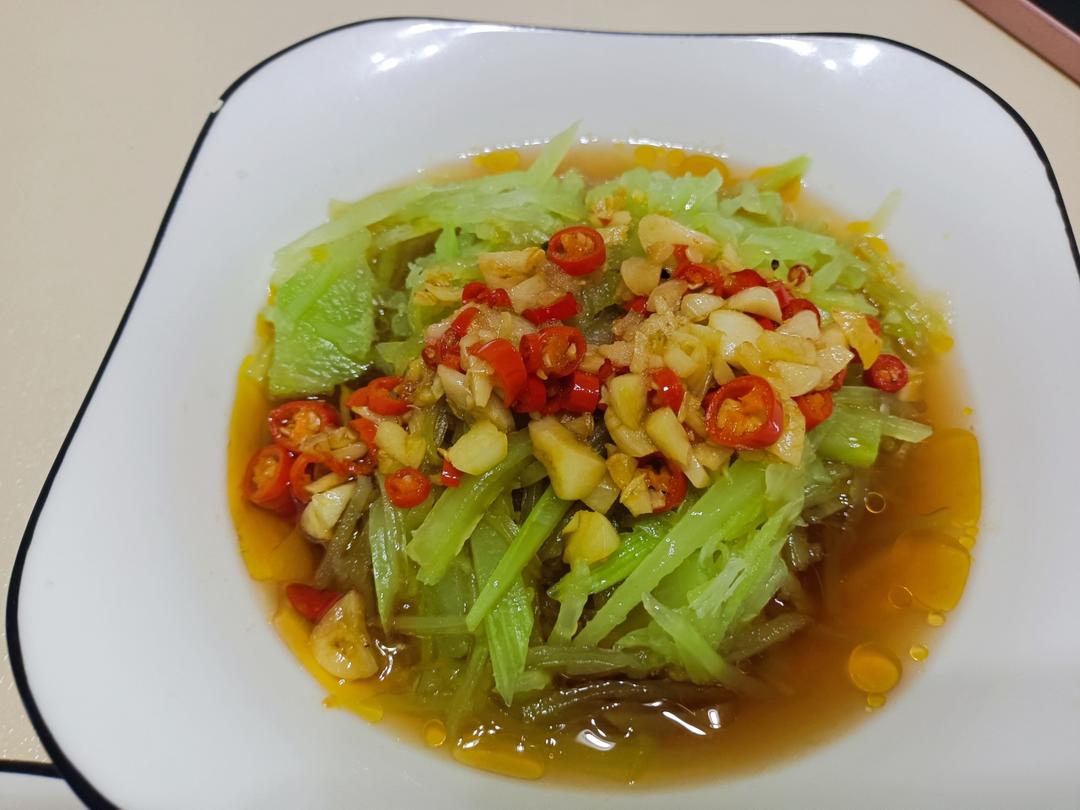 10分钟搞定的快手凉拌菜，清脆爽口的凉拌莴笋丝